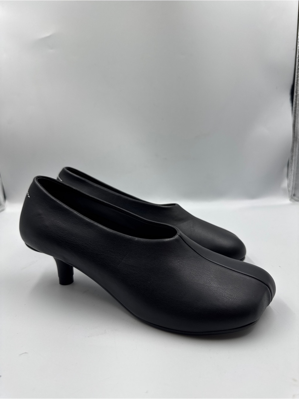 Maison Martin Margiela Black Leather Round-Toe Low Heel Pumps